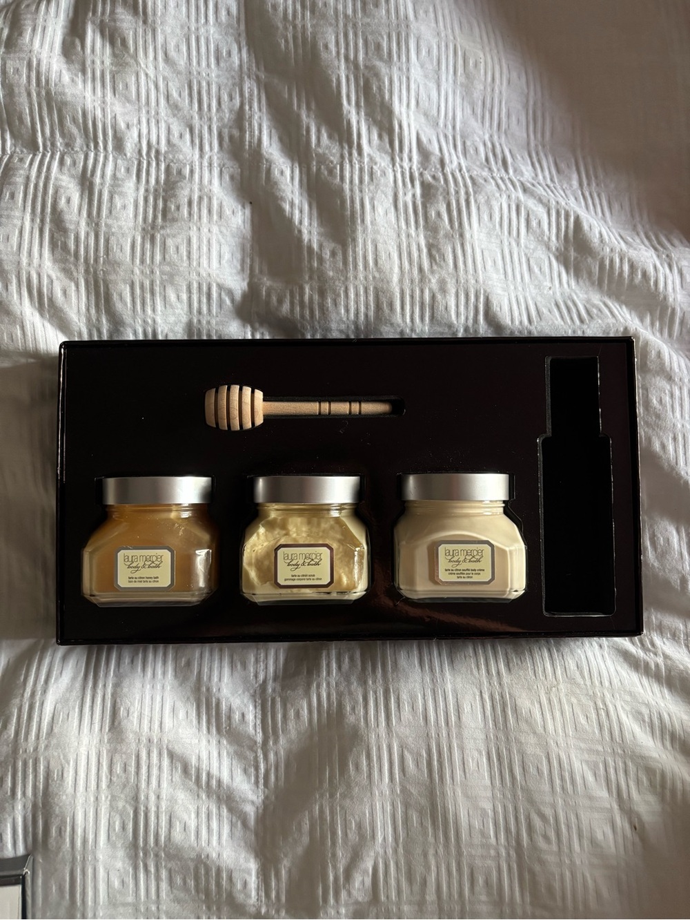Laura Mercier Golden Honey Musk Soufflé Body Creme and Honey Bath Soak Set NIB